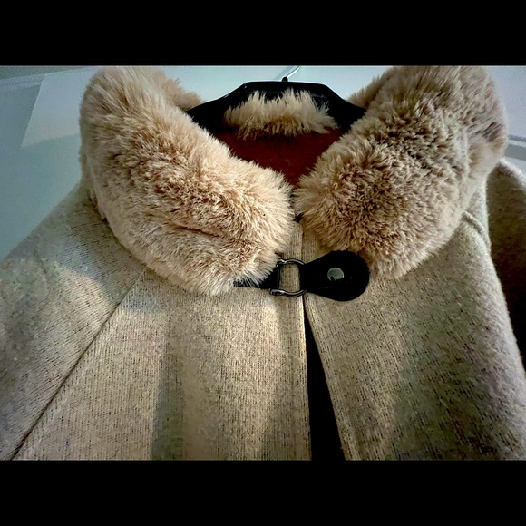 COPY - COCO and Carmen beautiful faux fur cape wool drape with neck snap enclos… - Picture 2 of 5